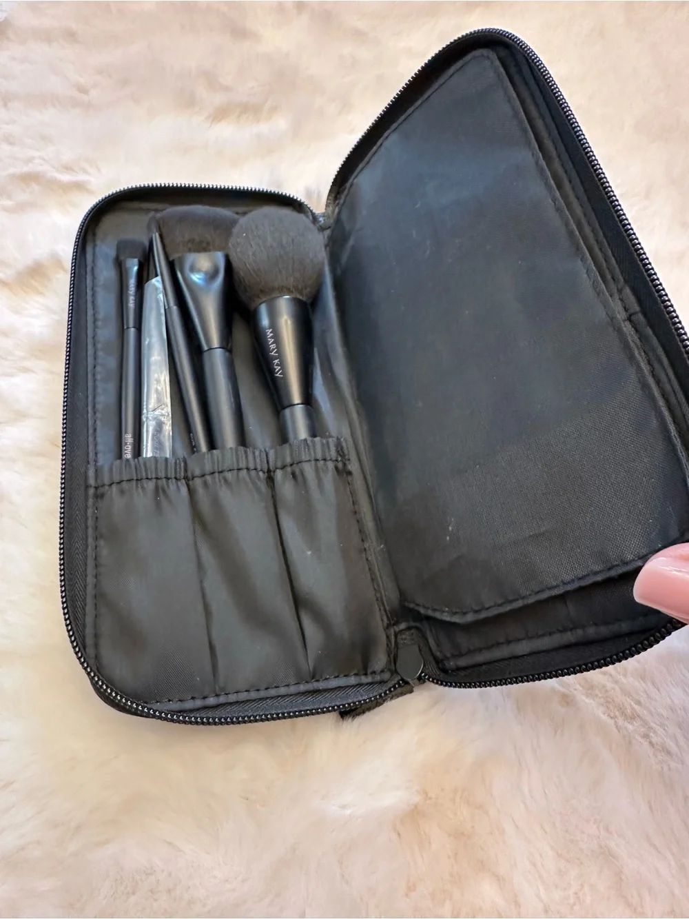 Mary Kay Black Travel 5 Brush Kit in Zippered Case NEW